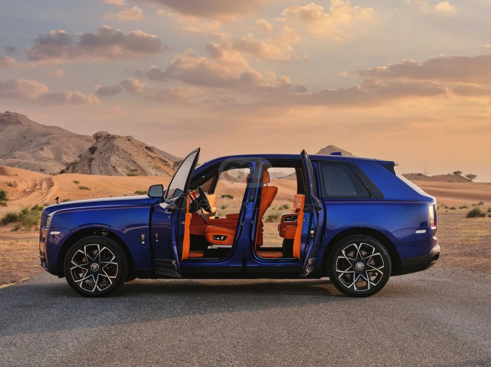 Blue Rolls Royce Cullinan 2022 for rent in Abu Dhabi 7