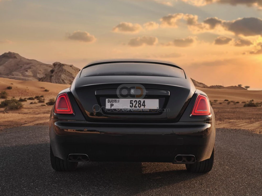 zwart Rolls Royce Wraith 2018 for rent in Abu Dhabi 3