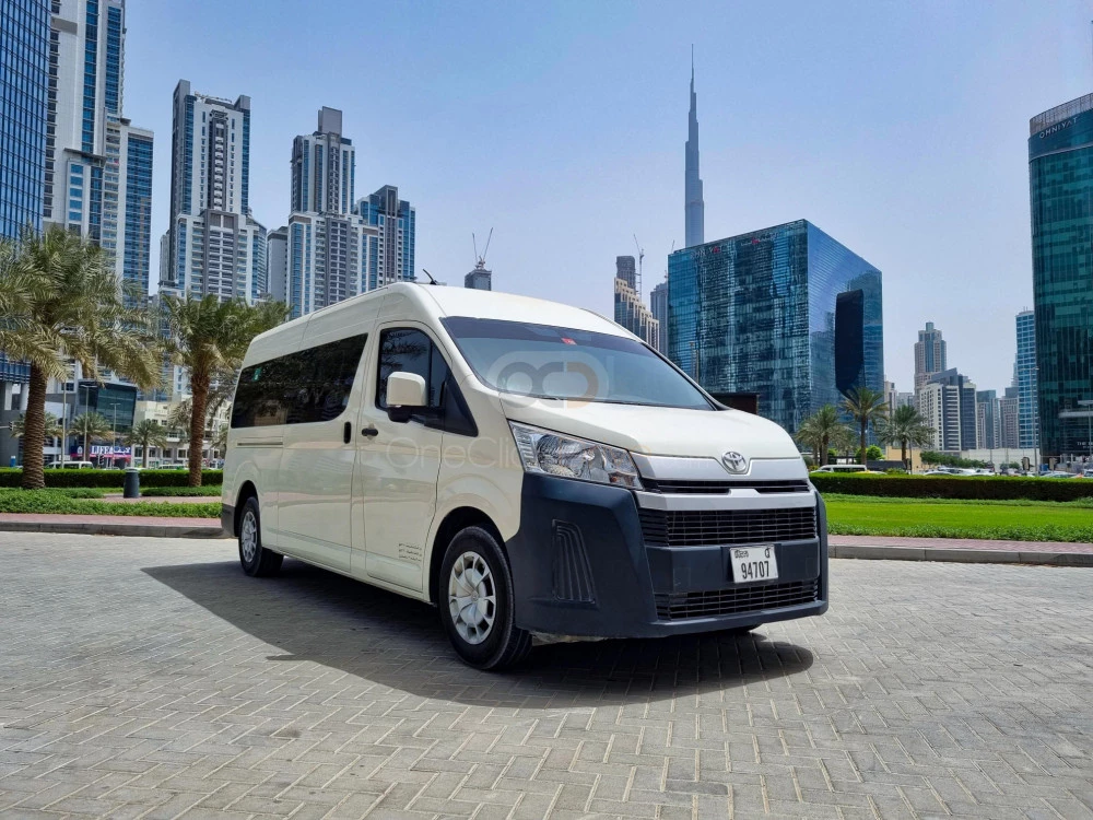 Beyaz Toyota Hiace 13 Kişilik 2020 for rent in Dubai 1
