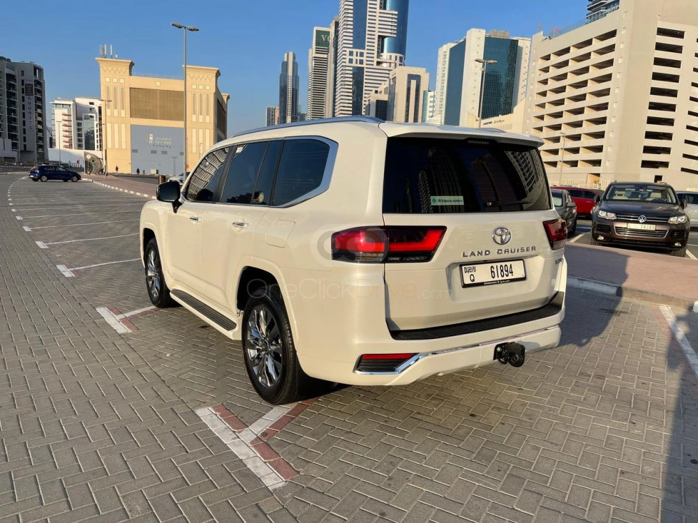 blanc Toyota Land Cruiser VXR V8 2022 for rent in Dubaï 8