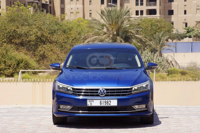 Azul Volkswagen Passat 2019 for rent in Dubai 8