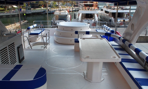 85 Feet Luxury Yacht  Rentals in Dubai