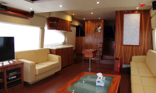 85 Feet Luxury Yacht  Price in Dubai -  Hire Dubai - 85 Feet Luxury Yacht Rentals